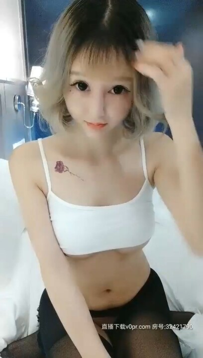 主播福利 Babygaga網紅臉短發妹子炮友啪啪,開檔絲襪口交上位騎乘爆菊後入猛操