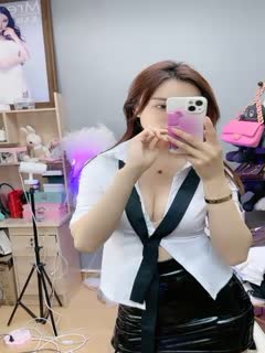 衬衣包臀裙性感女神!黑丝高跟鞋极品腿模!